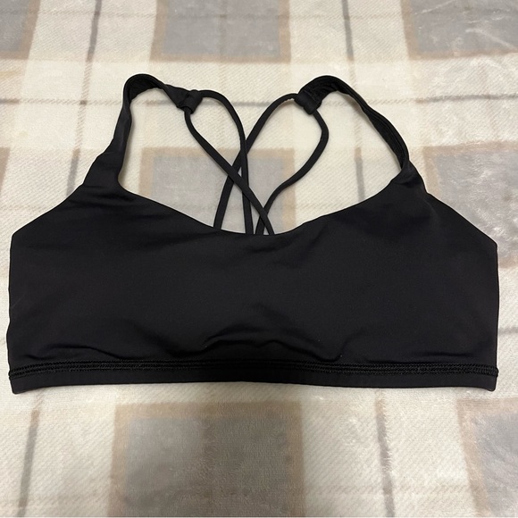 ✨SOLD✨Lululemon Free to Be Bra Size 6 - Picture 1 of 5